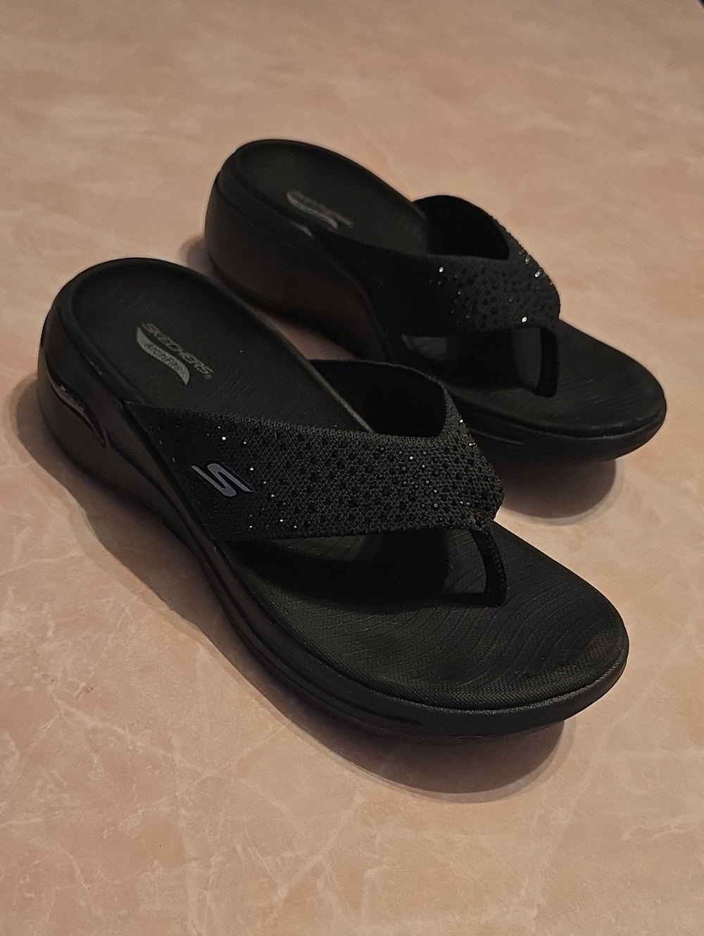 Skechers Arch Fit Black Sparkle Wedge Thong Sandals